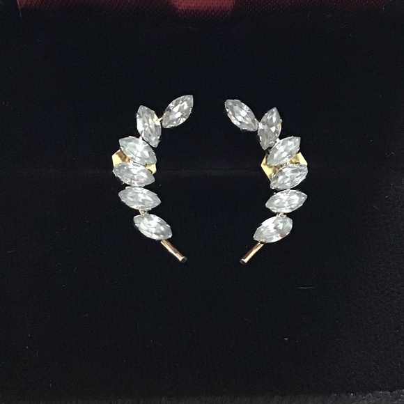 Elegant Pierced Earrings Vintage Gold Tone & Rhinestone - Picture 4 of 16